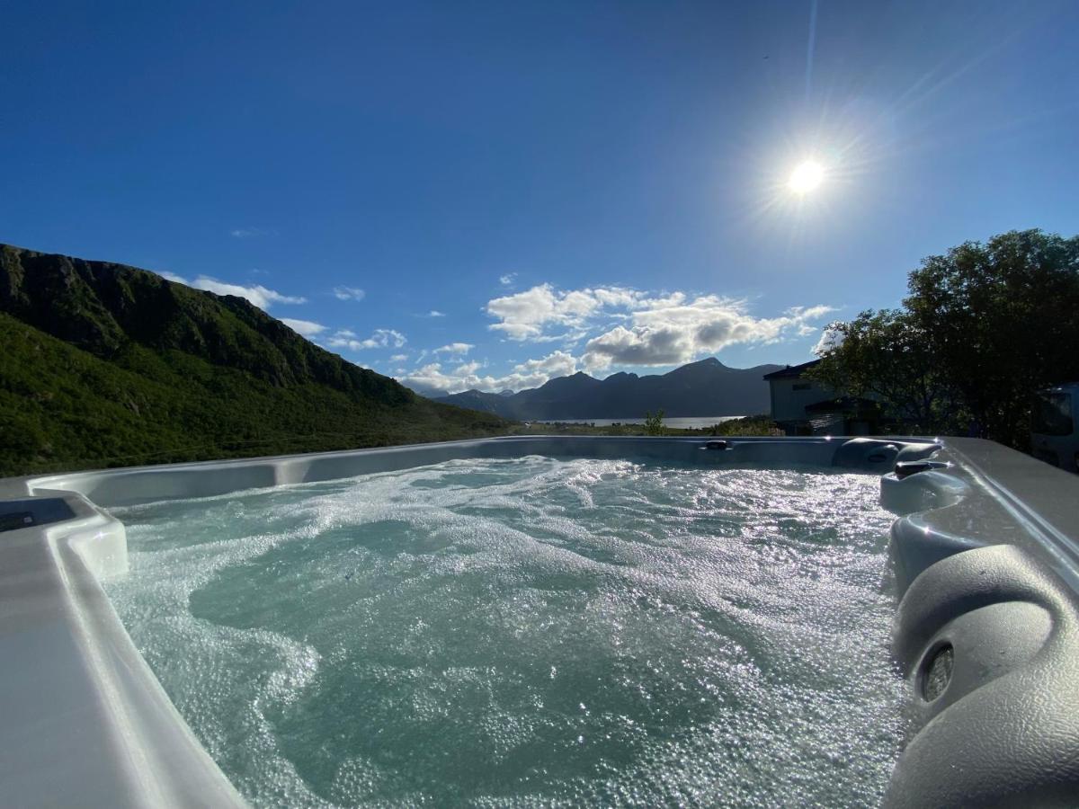 Villa Med Jacuzzi Og Nydelig Utsikt Gravdal  Buitenkant foto
